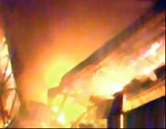 شبهة جنائية وراء اندلاع حريق في مستودعات تموينية في دير أبي سعيد