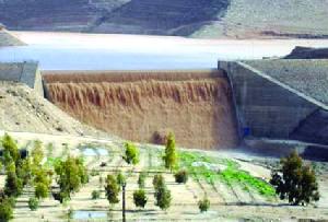 فيضان في سد الوالة وانجراف مركبة وصاحبها إلى واد في ذيبان