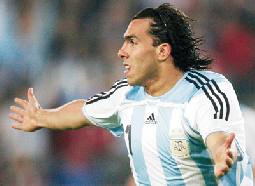 الفيفا يشدد قواعد انتقالات اللاعبين بنظام جديد صارم