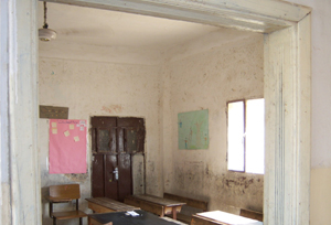 كارثة صحية بين طلاب مدرسة أم عياش..والوزارة تنتظر العطاءات