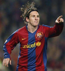 برشلونة يهزم ملقة ويتصدر الدوري الاسباني والريال يكتسح تينريفي