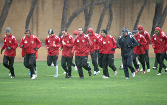 عدنان حمد: لن نتنازل عن نقاط المباراة ونراهن على معنويات اللاعبين