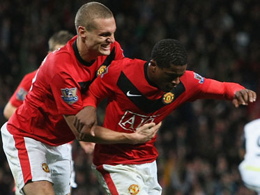 مانشستر يونايتد يطوي عناد أستون فيلا ويحتفظ باللقب