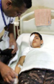 عملية جراحية لترميم كسور متعددة في محجر عين الطالب الدويكات