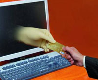 الخارجية تحذر المواطنين من الاحتيال الالكتروني