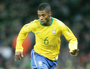 تشيلسي يفكر في ضم البرازيلي ديفيد لويز الصيف المقبل