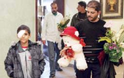 الطفل الدويكات يغادر المستشفى ويبقى تحت "الرقابة الطبية"