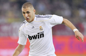 الإصابة تبعد بنزيمة عن صفوف ريال مدريد لمدة أسبوعين