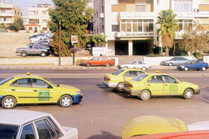 ولى أمر بالأجرة..الاختلاف على السعر فضح الطالب وسائق التاكسي