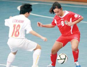 ستيفاني النبر المحترفة في الدنمارك : حسونة الشيخ ومحمد أبوتريكة قدوتي في الملاعب