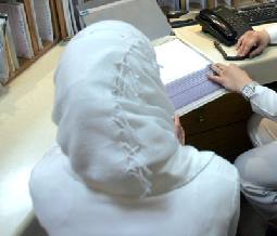 سكرتيرات أطباء: رواتب ضئيلة ودوام فوق الحد القانوني وعدم حماية تأمينية