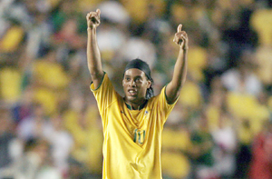 الرئيس البرازيلي يؤكد أن رونالدينيو لا يستحق أن يلعب في كأس العالم