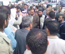 معلمون في الكرك والكورة يواصلون اعتصامهم ...ويطالبون بدران بتقديم استقالته