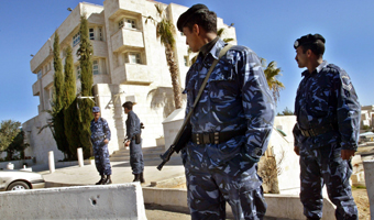 تشديدات أمنية في محيط السفارتين الإسرائيلية والأمريكية