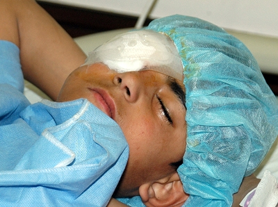 فرحة الطالب الدويكات بعد تبني تعليمه بالمجان