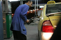 رفع سعر البنزين والكاز والسولار وتثبيت سعر اسطوانة الغاز