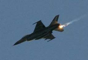 عقب غارات وهمية.. قوات الاحتلال تقصف بالقذائف والرشاشات الثقيلة شرق غزة