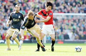 مانشستر يعاقب ليفربول ويعتلي القمة