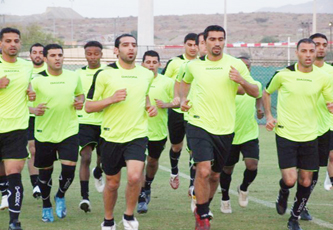 ممثلا الكرة الأردنية ينهيان تحضيراتهما اليوم لمواجهة الفرق العمانية