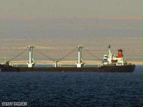 قراصنة صوماليون يخطفون سفينة تركية تقل 21 شخصا