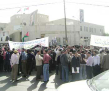 معلمو الجنوب يعلنون فض الاعتصام والعودة إلى المدارس