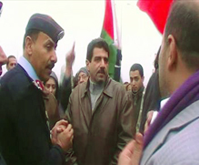 مشادات بين الأمن ومعتصمين أمام رئاسة الوزراء