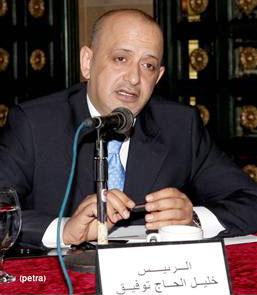 نقيب تجار المواد الغذائية يستقيل رسميا