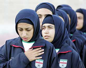 الفيفا تمنع الحجاب في كرة القدم النسائية