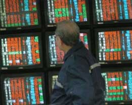 مصدر حكومي يحذر من التعامل مع مدعي توظيف الأموال في دول مجاورة