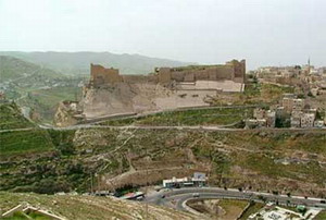 اقتحام مبنى بلدية الكرك من قبل مجهولين وسرقة مبلغ مالي من قاصات بداخله