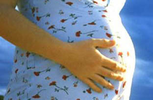 فصل امرأة عاملة بسبب جريمة الحمل !!!