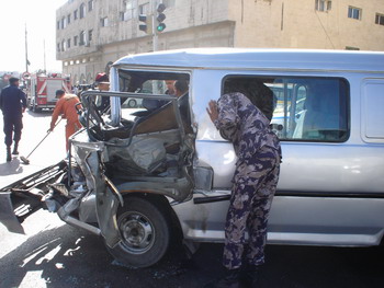 إصابة مـواطنيـن جـراء حـادث سـير قـرب إشارات الـدوريـات الخـارجـية