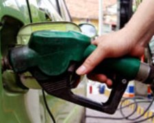 توقيف ثلاثة موظفين لتلاعبهم بكوبونات المحروقات