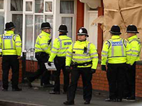 انفجار سيارة مفخخة قرب مقر الاستخبارات البريطانية الداخلية في بلفاست