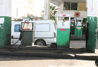 الحكومة تعدل أسعار المحروقات الخميس