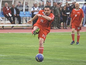 مباراة وزارية ـ نيابية لبنانية تنتهي بفوز فريق الحريري..شاهد الصور