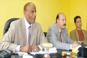 الإعلاميون ينسحبون من المؤتمر الصحفي لرئيس اتحاد الكرة الطائرة