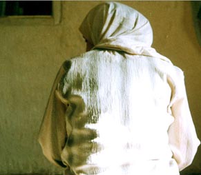 حرائر بين مطرقة الجهل بحقوقهن القانونية وسندان نظرة المجتمع