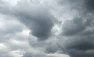 طقس غائم جزئيا وأمطار متفرقة في اليومين المقبلين