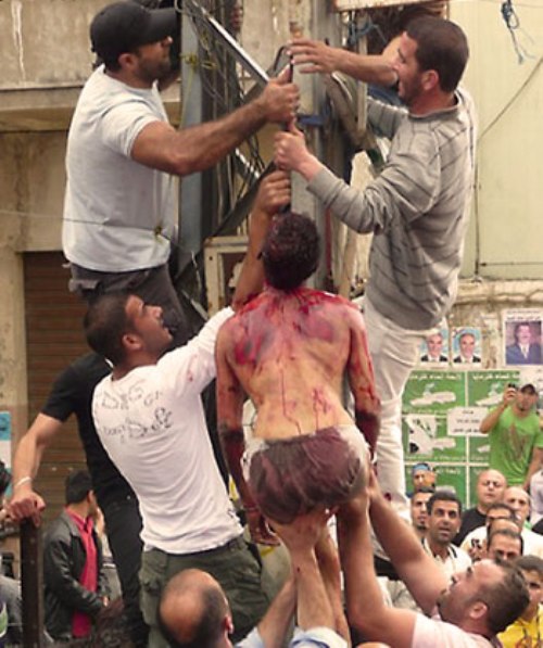 حشد غاضب يقتل مصري متهم بقتل جدّين وحفيدتيهما واغتصاب فتاة