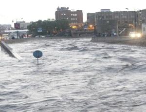 مقتل سبعة في أسوأ سيول بالعاصمة اليمنية منذ عقود