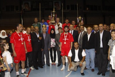 قدامى لاعبينا يفوزون بخماسي العرب