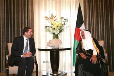 امير دولة الكويت يلتقي رئيس الوزراء