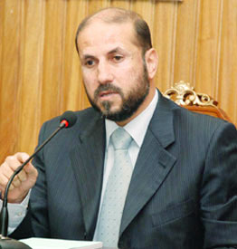 وزير الأوقاف الفلسطيني يدعو إلى قتل كل من يخرج على عباس!