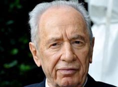 السلطات الروسية تهين بيريز في المطار وترفض ادخال سيارته المصفحة