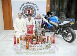 القاء القبض على أردني واثنين آخرين بتهمة الاتجار بالمسكرات في الكويت