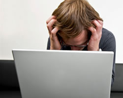 الحالة الأولى في التاريخ..فايروس كمبيوتر ينتقل لجسد عالم بريطاني