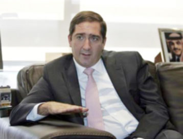 رئيس الوزراء استلم ملف المعلمين وباشر بحل قضاياهم