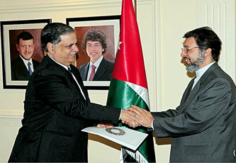 سفير ايراني جديد في عمان مهمته تحسين العلاقات بين البلدين