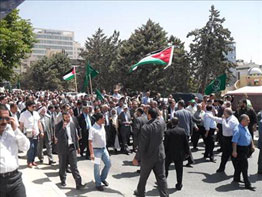 رئيس الوزراء يعتذر عن مقابلة وفد النقابات والاحزاب